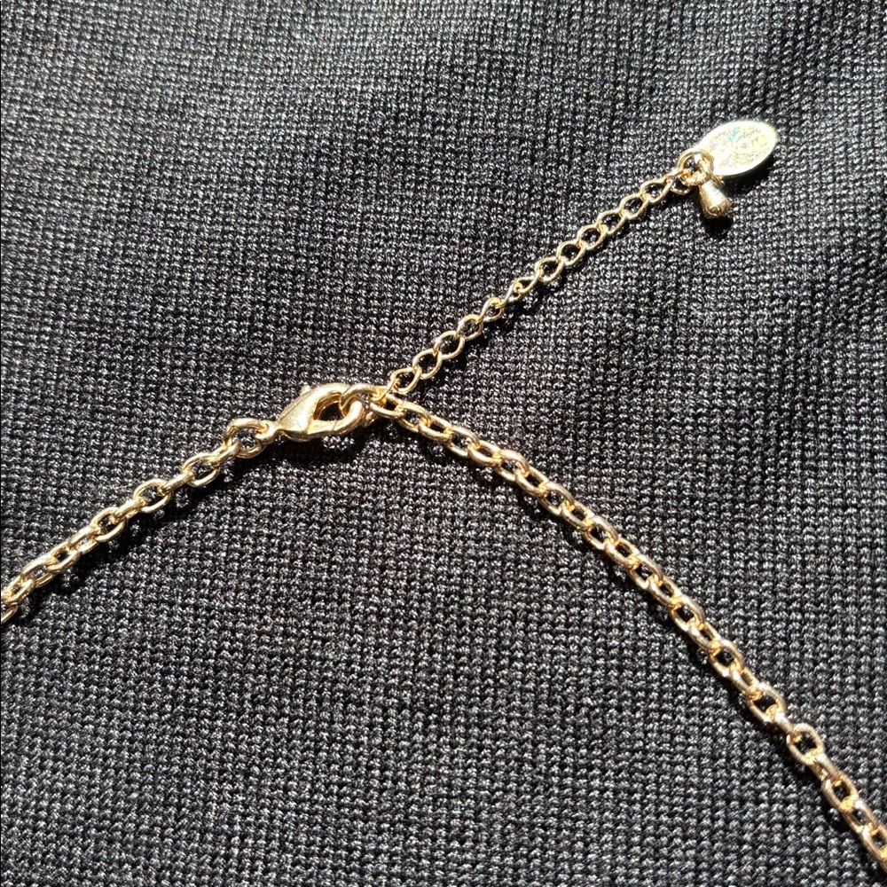Starfish Crystal Necklace - Picture 4 of 6